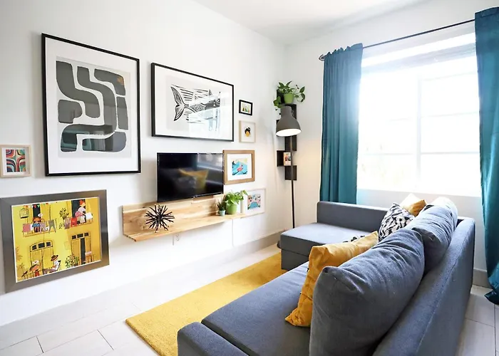 2 Bedroom Apartment 3 Minute Walk To South Beach & Ocean Drive