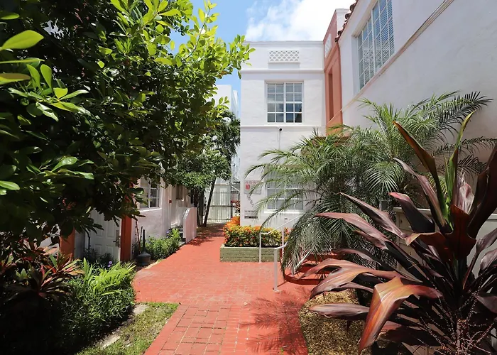 2 Bedroom Apartment 3 Minute Walk To South Beach & Ocean Drive