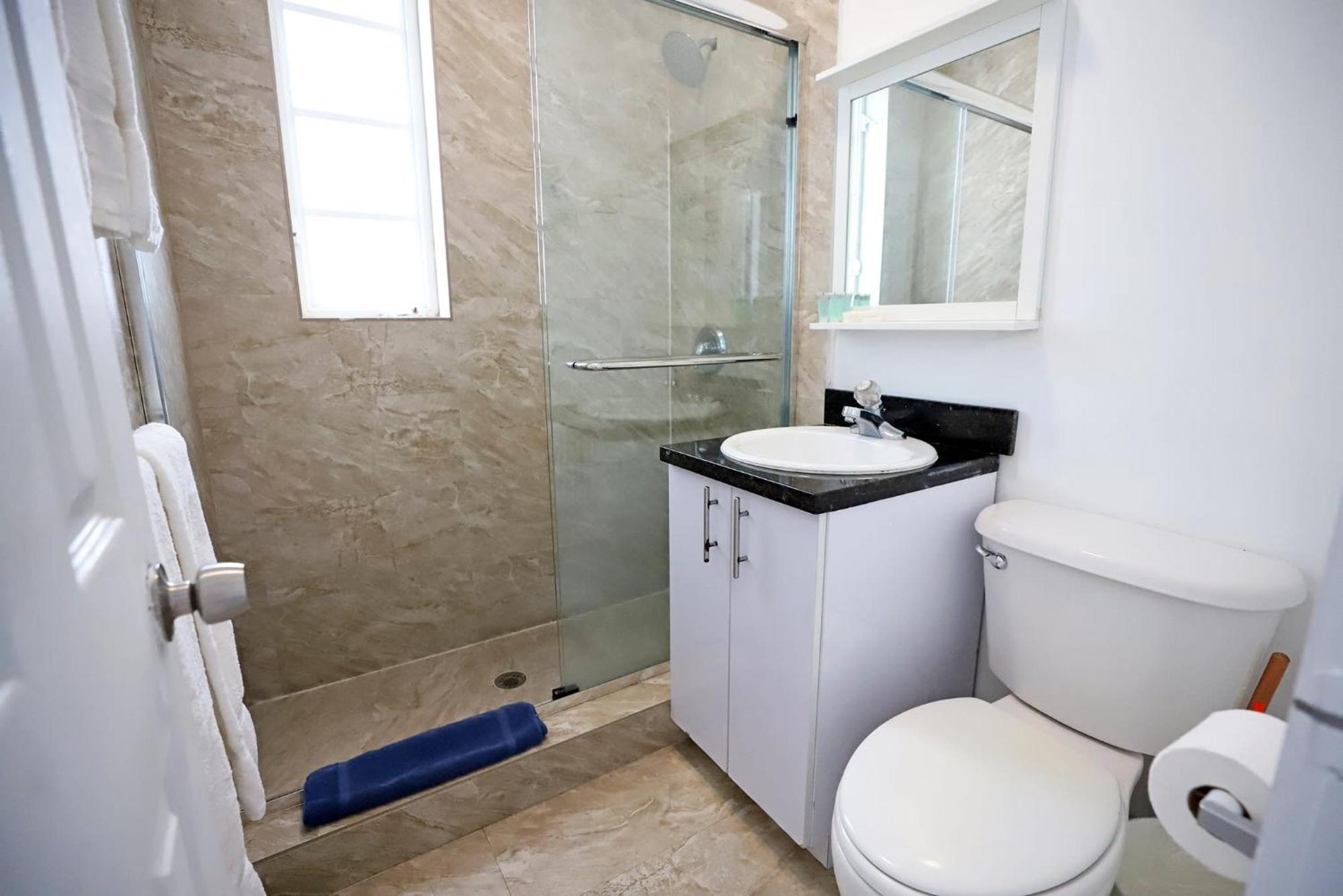 Apartment 2 Bedroom 3 Minute Walk To South & Ocean Drive